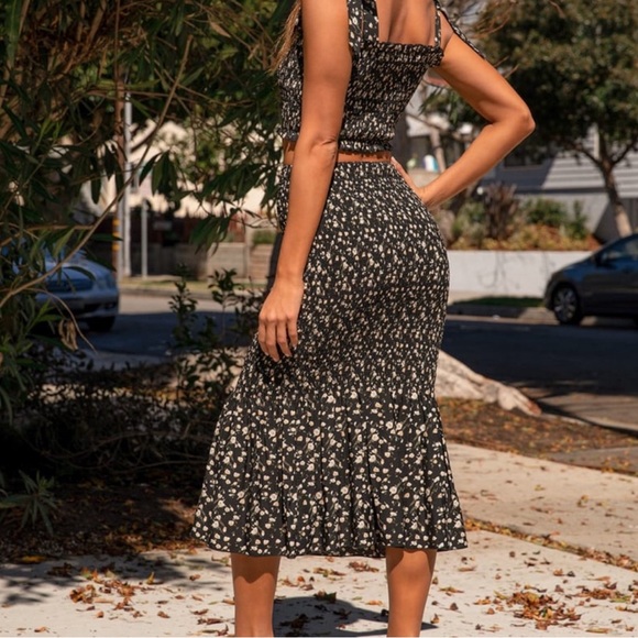 Lulu’s Set - Picture 2 of 2